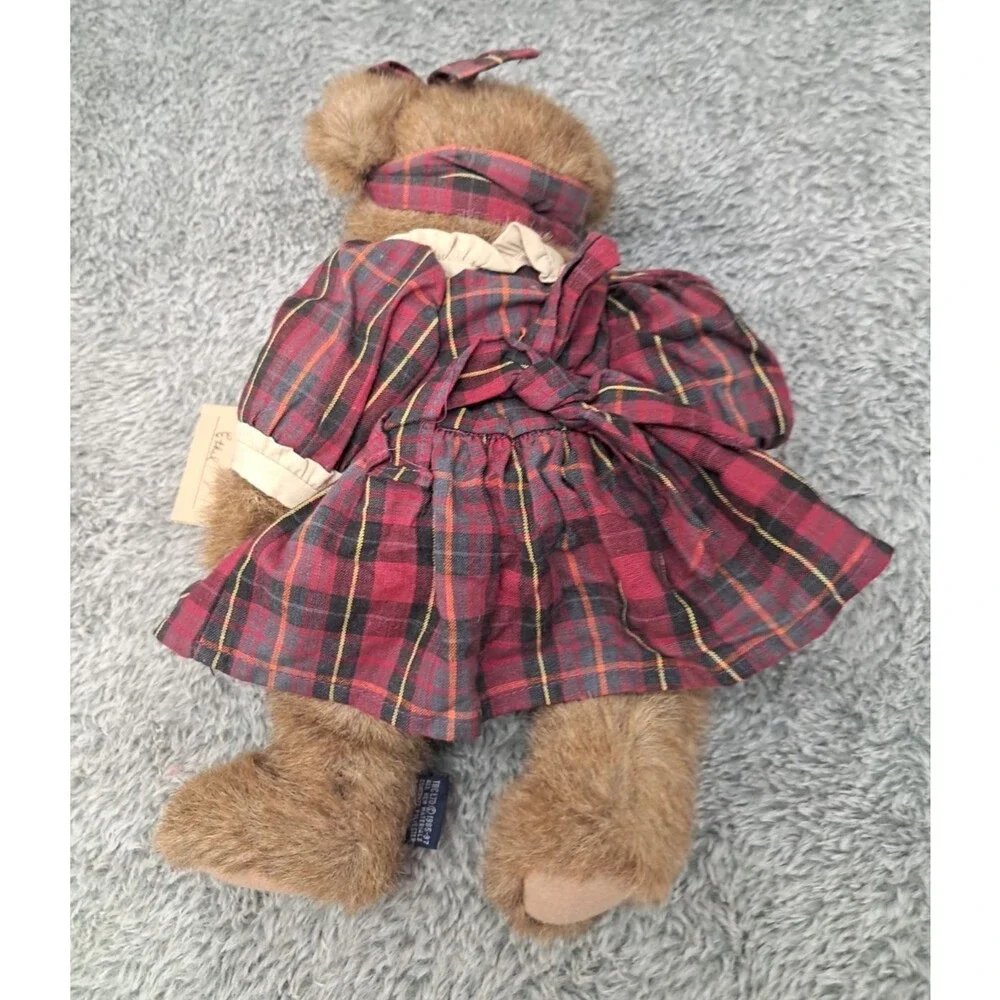 Lot of 8 VTG Boyds Bears Holiday Plush Teddy Santa Plaid Dress Cat Scarf Robe